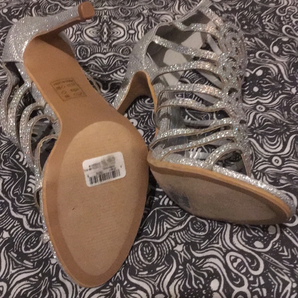 Sandals - Picture 7 of 8